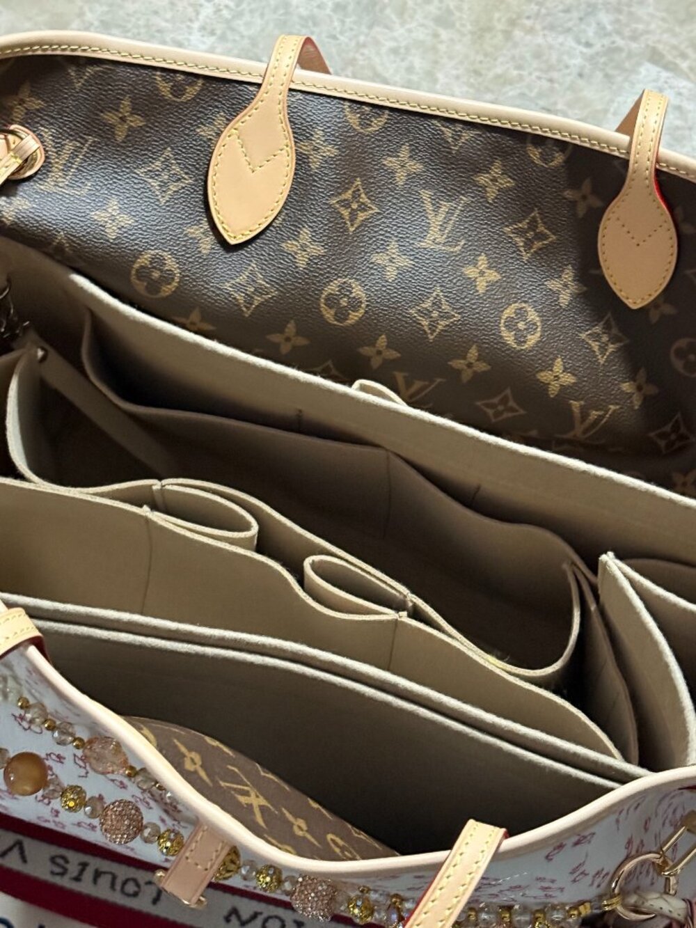 Stunning XL Leather Fashion Tote with Crossbody Strap! New Style Top Quality! - Picture 4 of 8